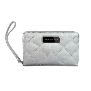Marc by Marc Jacob’s silver quilted wallet wristlet nwt
